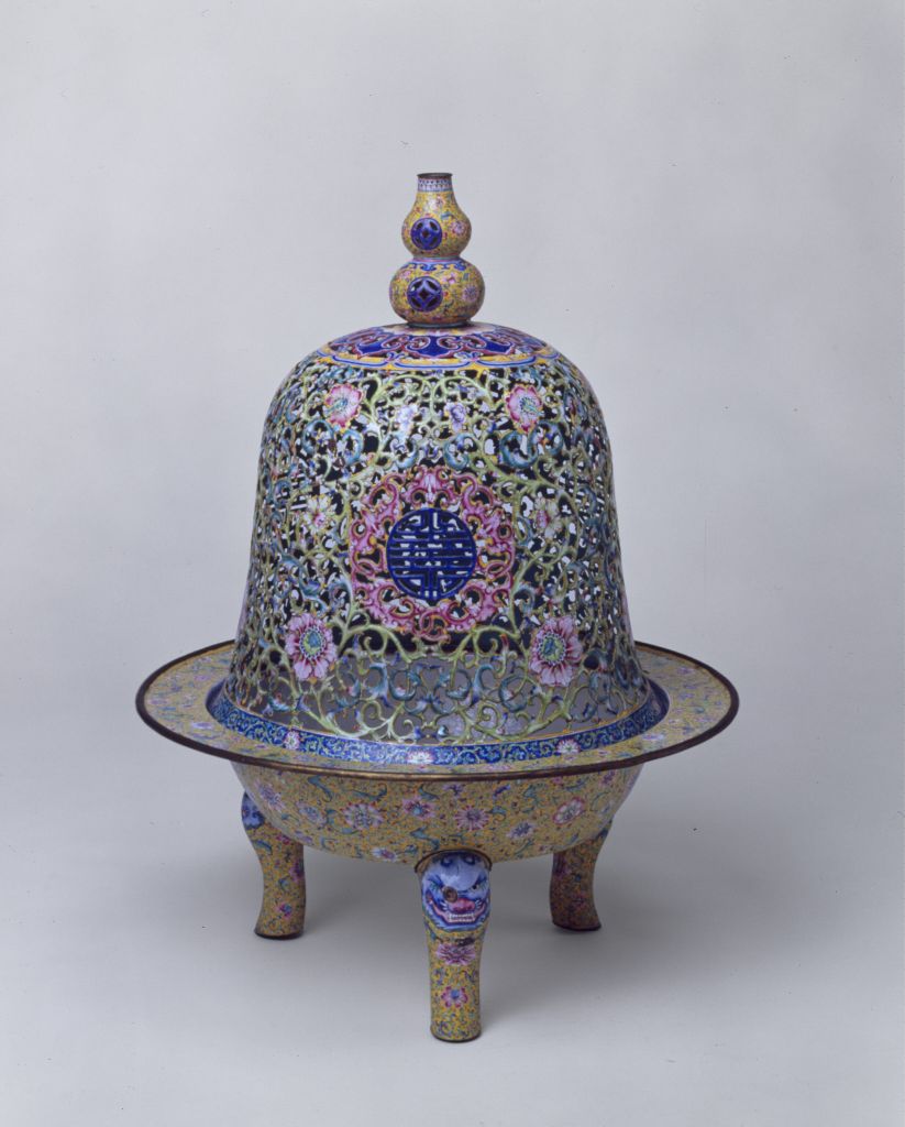 画珐琅花卉三足熏炉